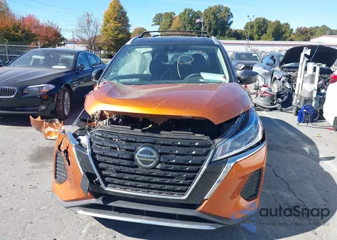 2021 Nissan Kicks Sv Xtronic Cvt z USA, uszkodzony, nr VIN 3N1CP5CV2ML547800